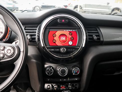Used 2019 MINI Cooper 2-Door Hardtop image 28