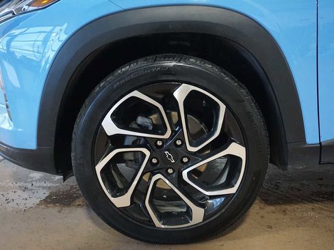 Used 2024 Chevrolet Trax RS w/ Sunroof Package image 9