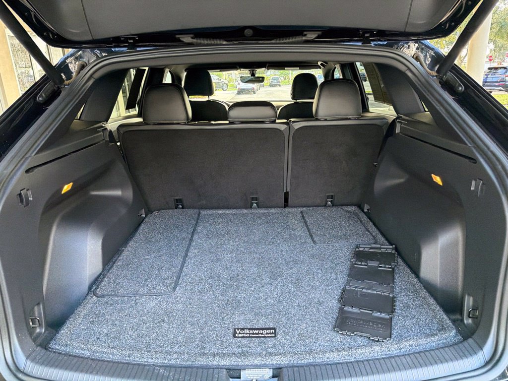 Used 2021 Volkswagen Atlas Cross Sport SE w/ Panoramic Sunroof Package FWD image 36