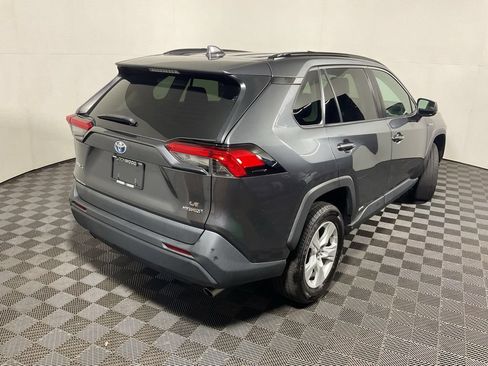 Used 2021 Toyota RAV4 LE AWD/4WD image 16