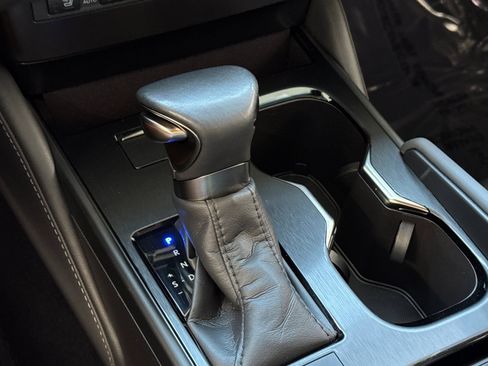 Used 2024 Lexus ES 350 w/ Premium Package FWD image 18