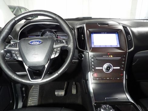 Used 2019 Ford Edge Titanium w/ Cold Weather Package AWD/4WD image 12