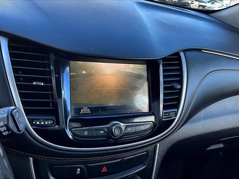 Used 2019 Chevrolet Trax LT w/ LT Convenience Package image 9