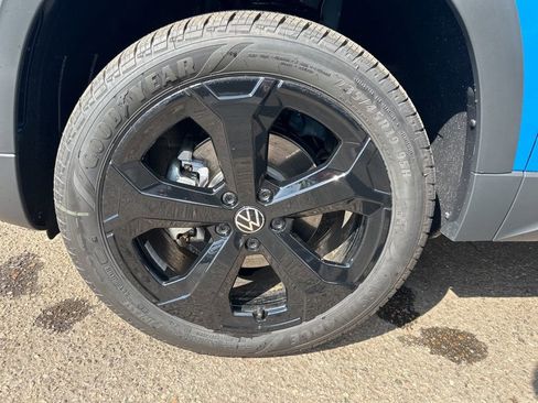 New 2025 Volkswagen Taos SE image 24