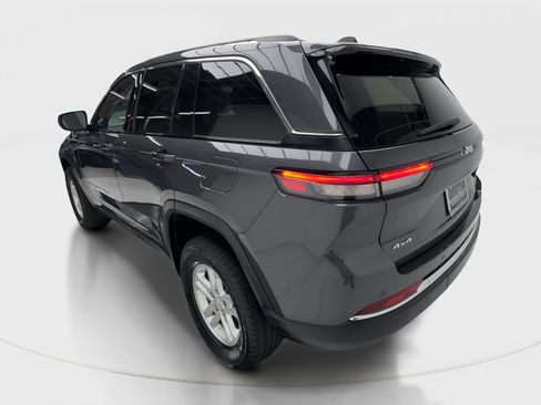 Used 2024 Jeep Grand Cherokee Laredo AWD/4WD image 10