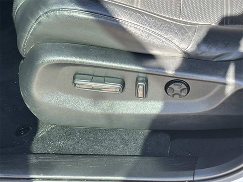 Used 2018 Honda CR-V Touring image 10