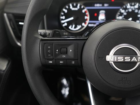 Used 2023 Nissan Rogue SV image 25
