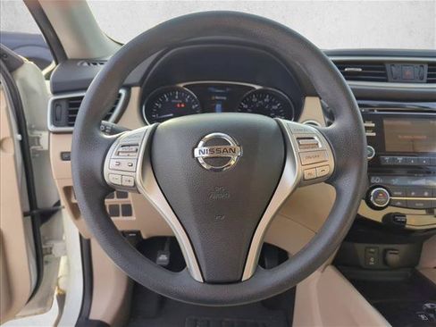 Used 2016 Nissan Rogue SV FWD image 16