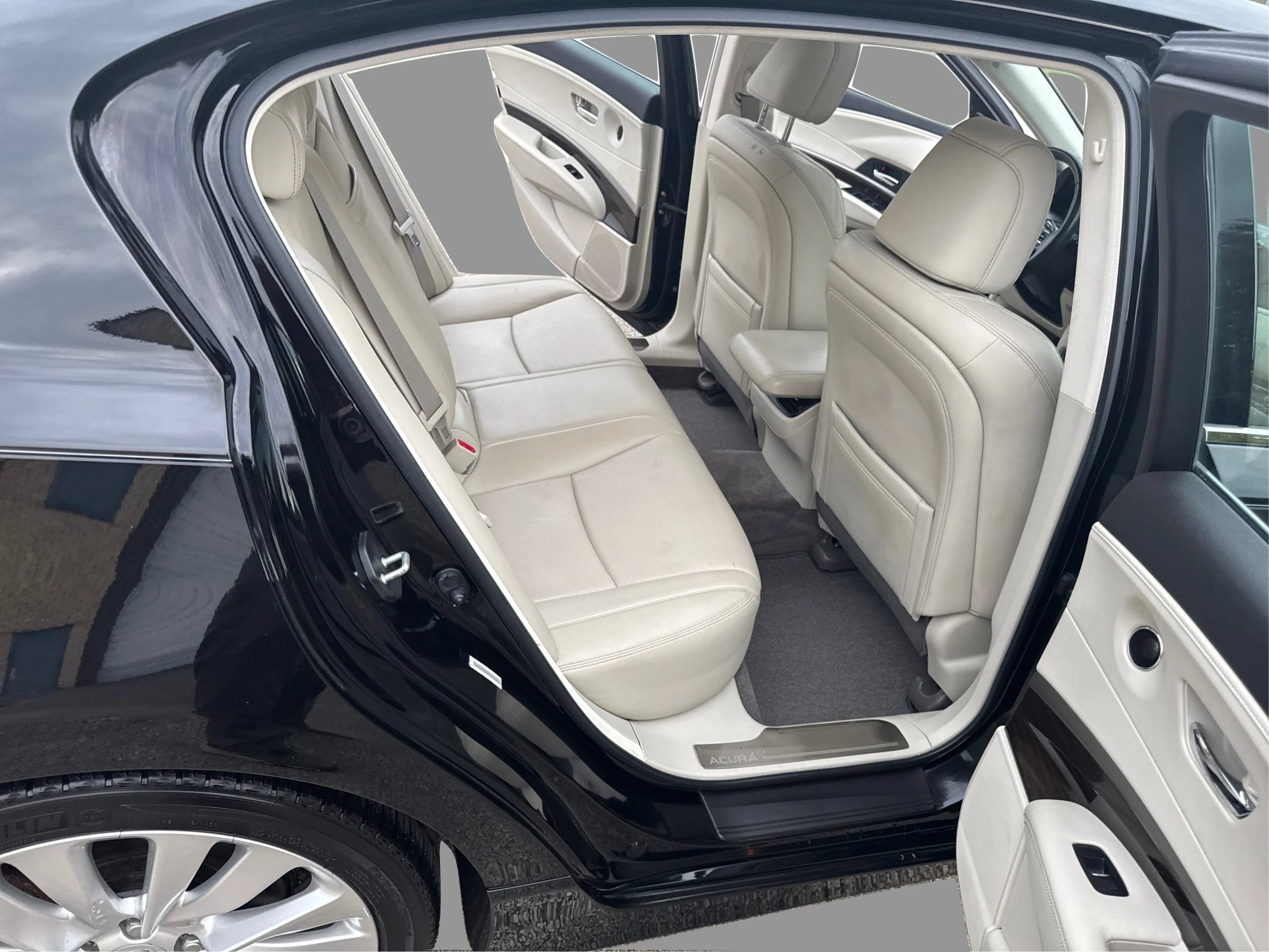 Used 2014 Acura RLX w/ Technology Package FWD image 27