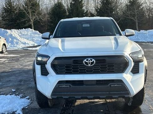 New 2025 Toyota Tacoma TRD Off-Road AWD/4WD image 8