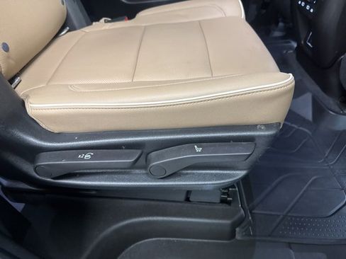 Used 2021 Chevrolet Tahoe Premier w/ Premium Package image 12