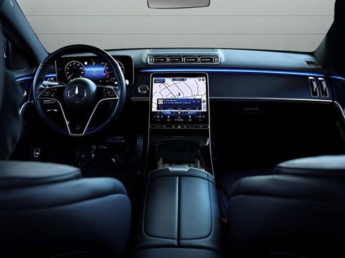 Used 2022 Mercedes-Benz S 500 4MATIC w/ AMG Line Package image 33