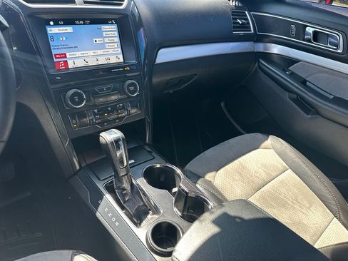 Certified 2017 Ford Explorer XLT w/ Equipment Group 202A FWD image 34