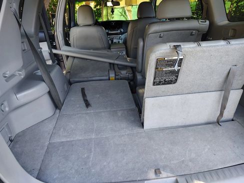 Used 2012 Toyota Highlander SE w/ Tow Pkg FWD image 24