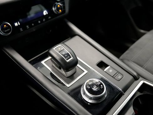 Used 2024 Mitsubishi Outlander SE image 25