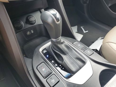 Used 2017 Hyundai Santa Fe SE image 18