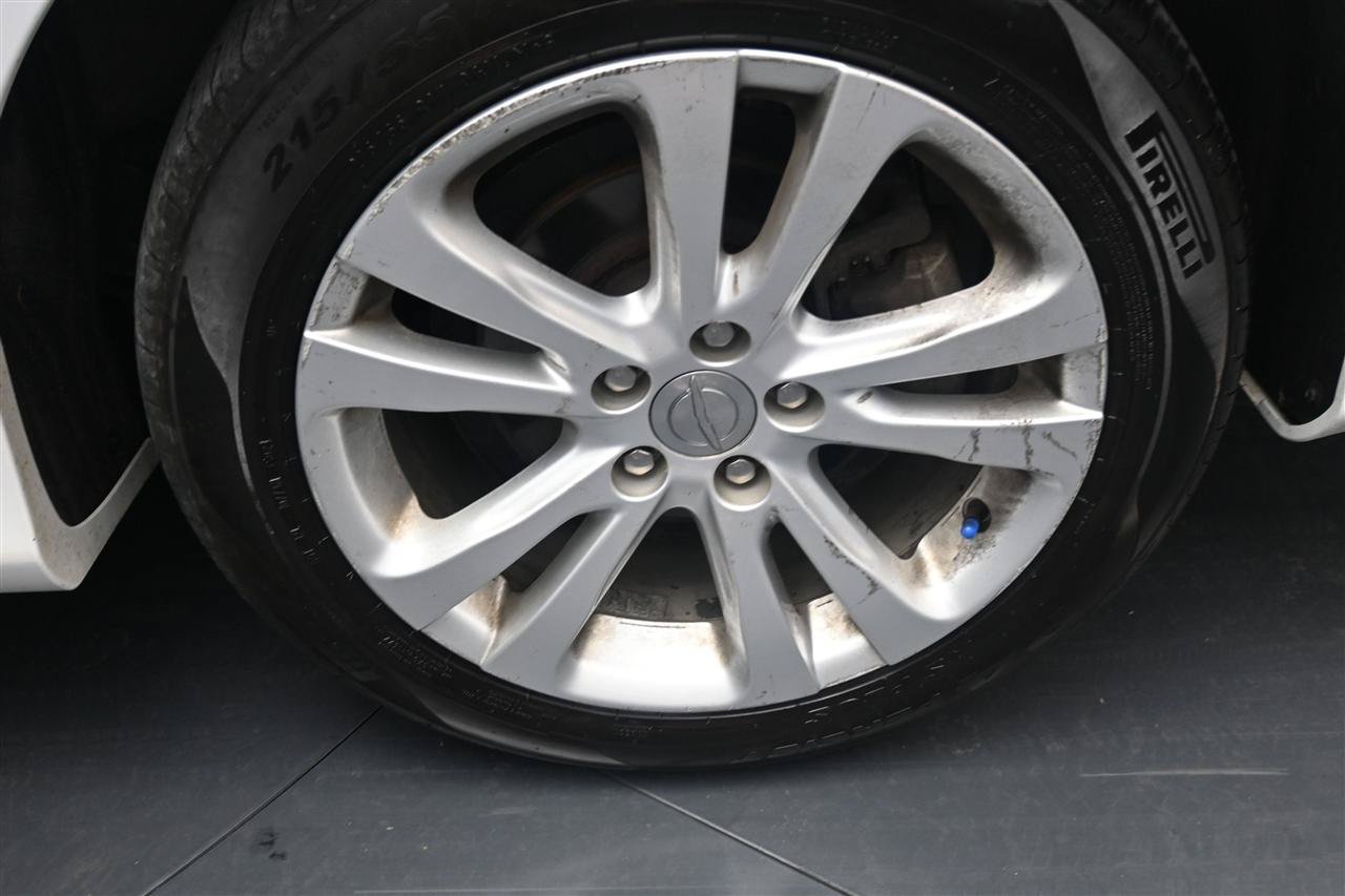 Used 2017 Chrysler 200 Limited Platinum w/ Comfort & Convenience Group FWD image 17