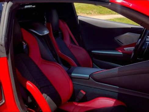 Used 2021 Chevrolet Corvette Stingray Preferred Cpe w/ Engine Appearance Package RWD image 7