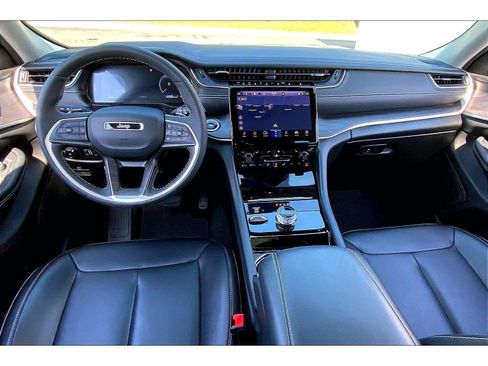Used 2023 Jeep Grand Cherokee L Limited AWD/4WD image 14