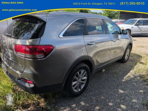 Used 2018 Kia Sorento FWD image 4