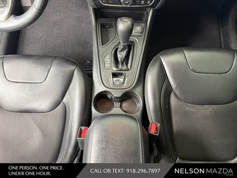 Used 2019 Jeep Cherokee Latitude Plus w/ Comfort/Convenience Group FWD image 30