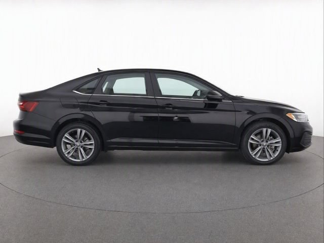 Used 2023 Volkswagen Jetta SE w/ Panoramic Sunroof Package FWD image 8