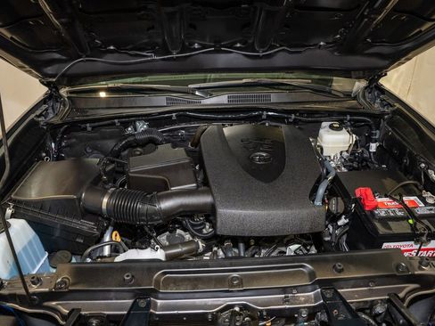 Used 2023 Toyota Tacoma TRD Off-Road image 18