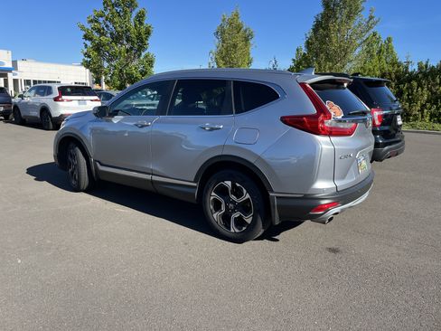 Used 2018 Honda CR-V Touring image 3