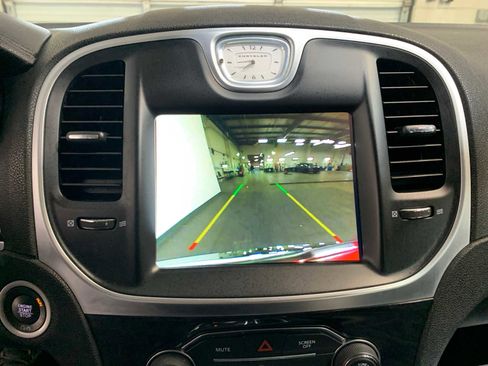 Used 2019 Chrysler 300 Limited image 5