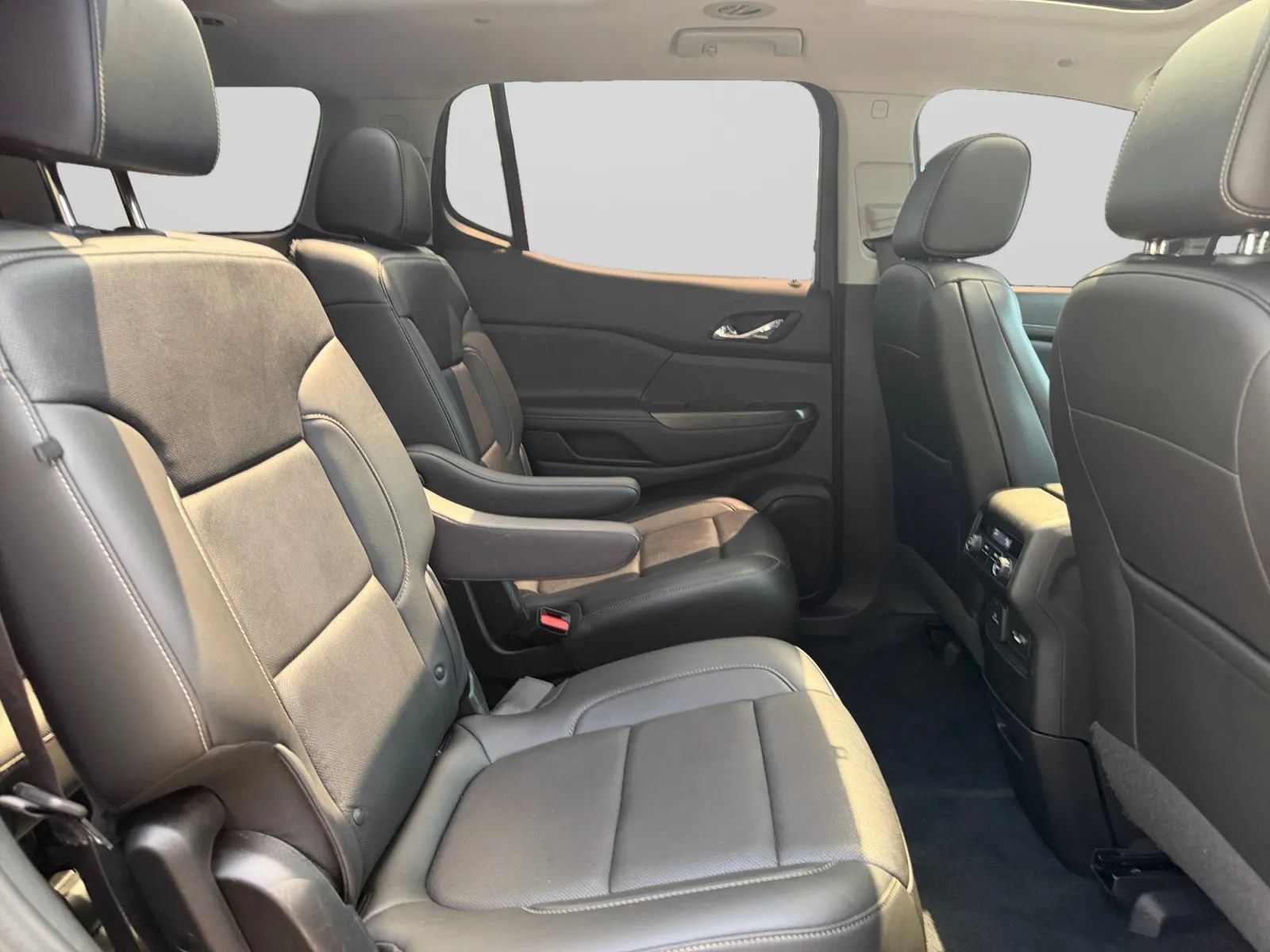 Used 2021 GMC Acadia SLT w/ LPO, Floor Liner Package FWD image 30