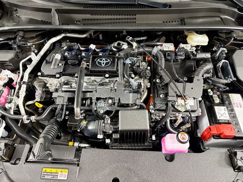 Used 2025 Toyota Corolla LE AWD/4WD image 14