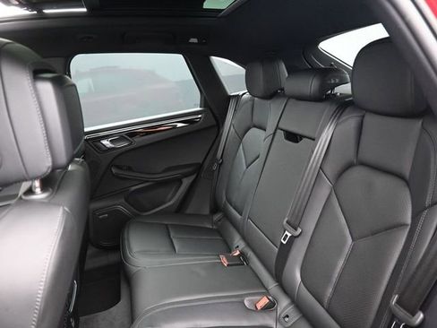 Certified 2025 Porsche Macan AWD/4WD image 16