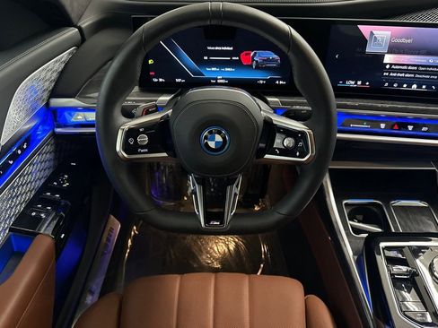 Used 2025 BMW i7 xDrive60 image 29