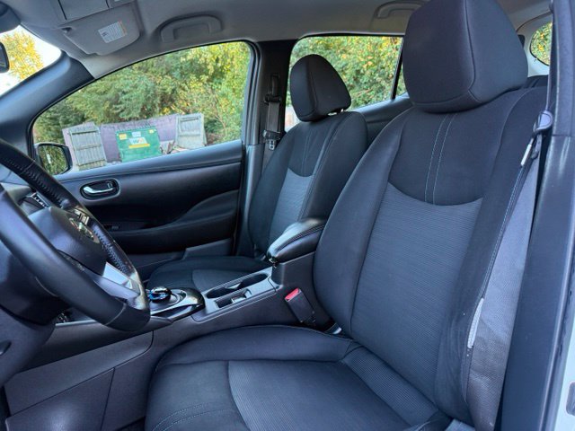Used 2018 Nissan Leaf SV w/ SV Technology Package FWD image 16