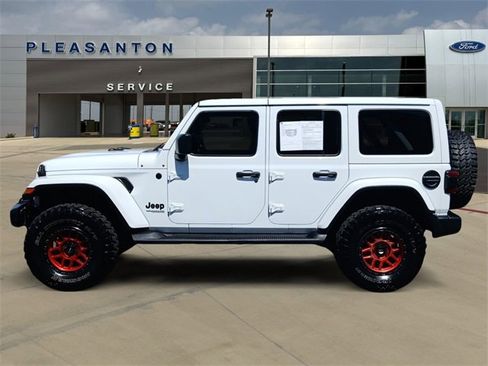 Used 2021 Jeep Wrangler Unlimited Sahara image 2