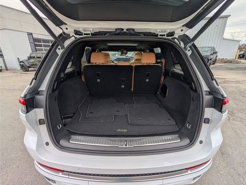 Used 2024 Jeep Grand Cherokee Summit image 13