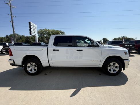 Used 2025 RAM 1500 Big Horn AWD/4WD image 33