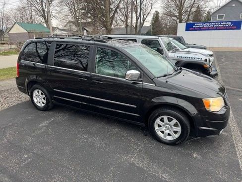 Used 2010 Chrysler Town & Country Touring w/ Safetytec Group image 2