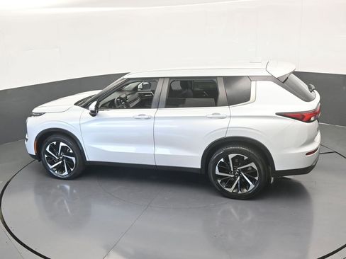 Used 2022 Mitsubishi Outlander ES image 48