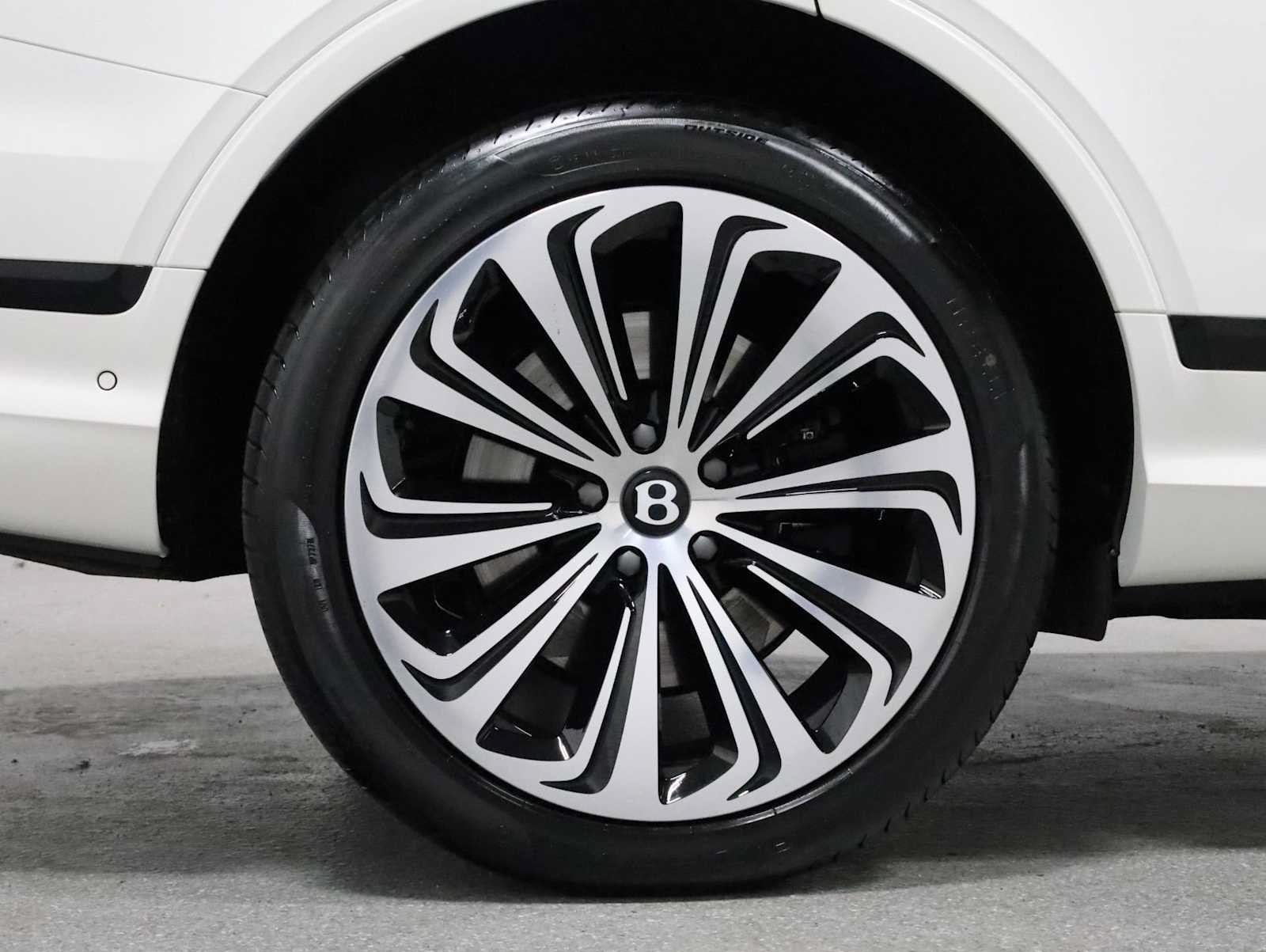 Used 2024 Bentley Bentayga AWD/4WD image 36