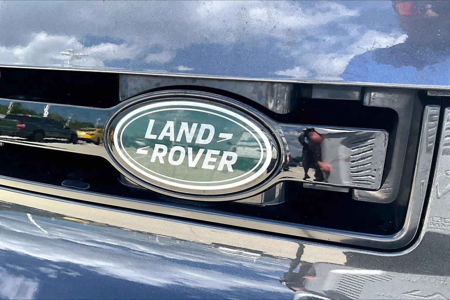Used 2024 Land Rover Defender 90 X-Dynamic SE AWD/4WD image 27