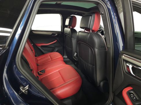 Used 2015 Porsche Macan Turbo image 33