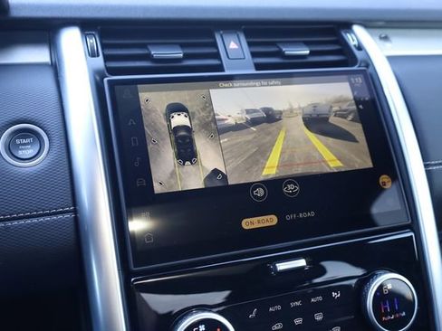 Used 2024 Land Rover Discovery Dynamic SE image 18