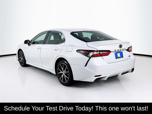 Used 2024 Toyota Camry SE w/ Convenience Package FWD image 5