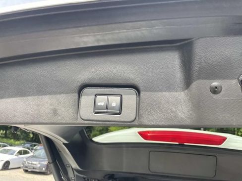 Used 2024 Nissan Rogue SV FWD image 9