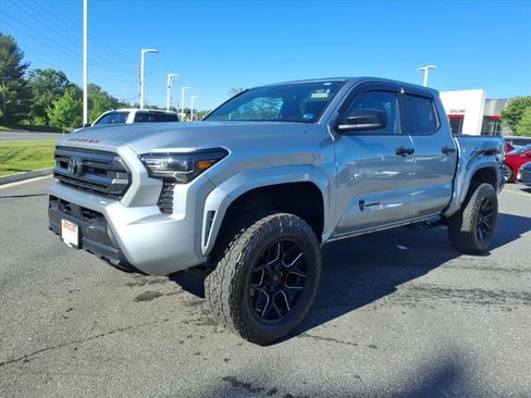 Used 2024 Toyota Tacoma SR w/ SR Upgrade Package AWD/4WD image 14
