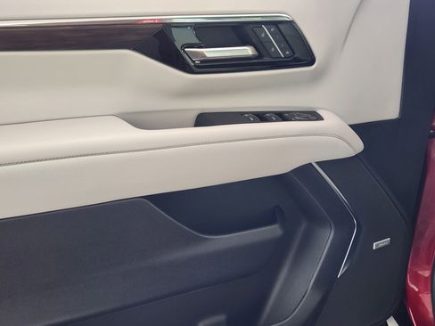 Used 2025 Chevrolet Tahoe Premier image 17