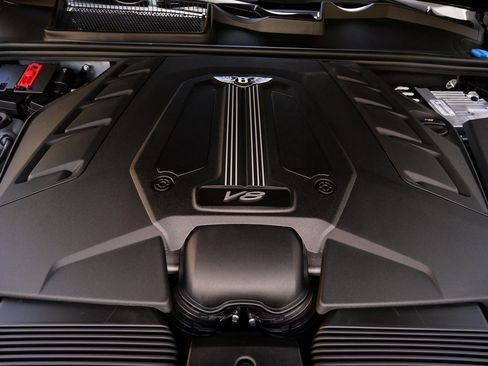 Used 2024 Bentley Bentayga Extended Wheelbase image 23