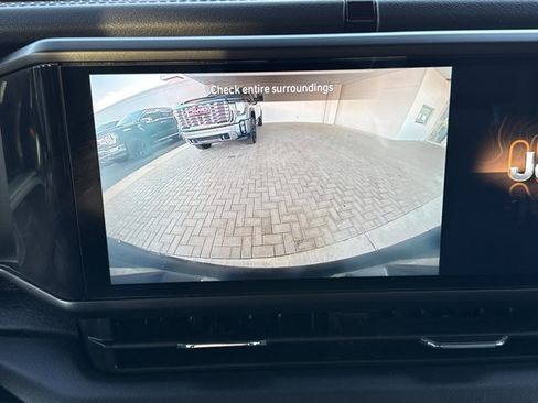 Used 2024 Jeep Wrangler Sahara image 7