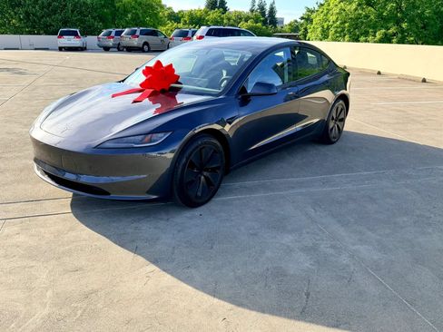 Used 2024 Tesla Model 3 Standard Range RWD image 4